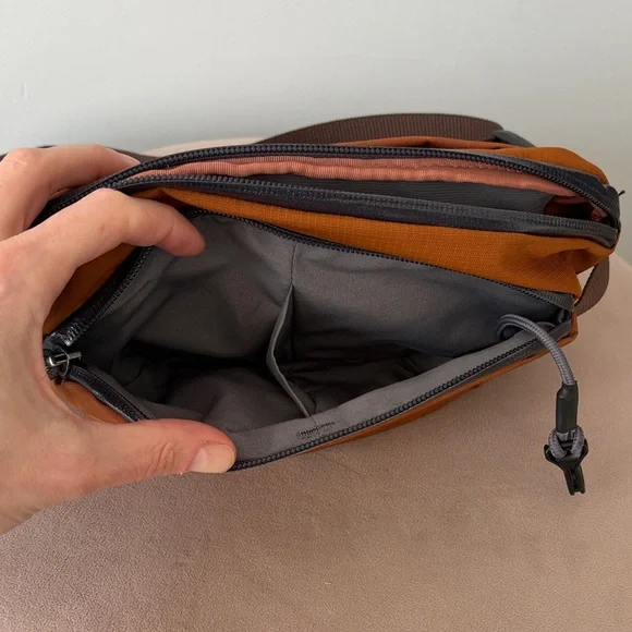 Bellroy Venture Ready Sling 2.5L - Picture 7 of 11